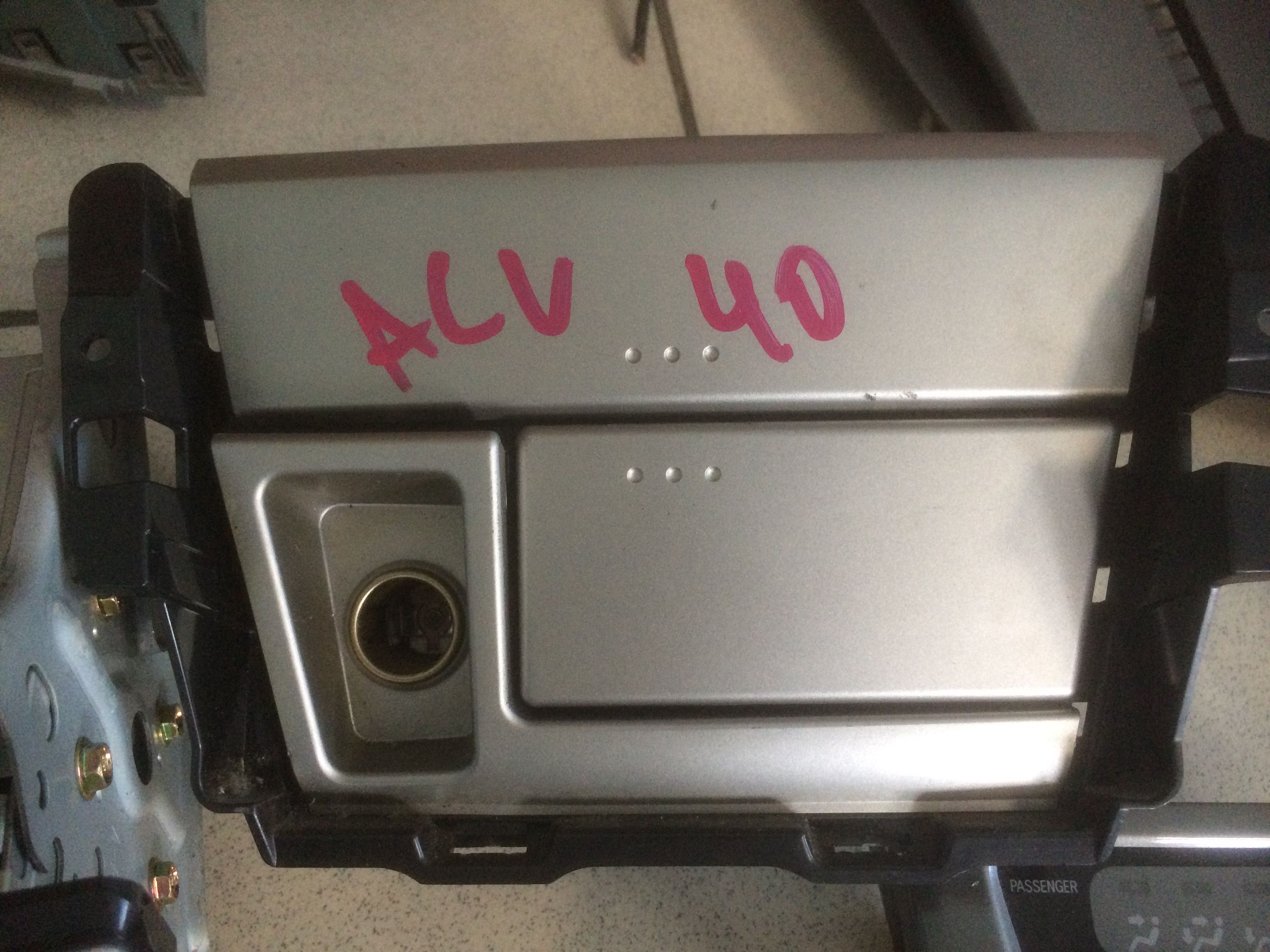 Пепельница в консоль центральную TOY Camry ACV40 '07 [55406-33100] [б/у]