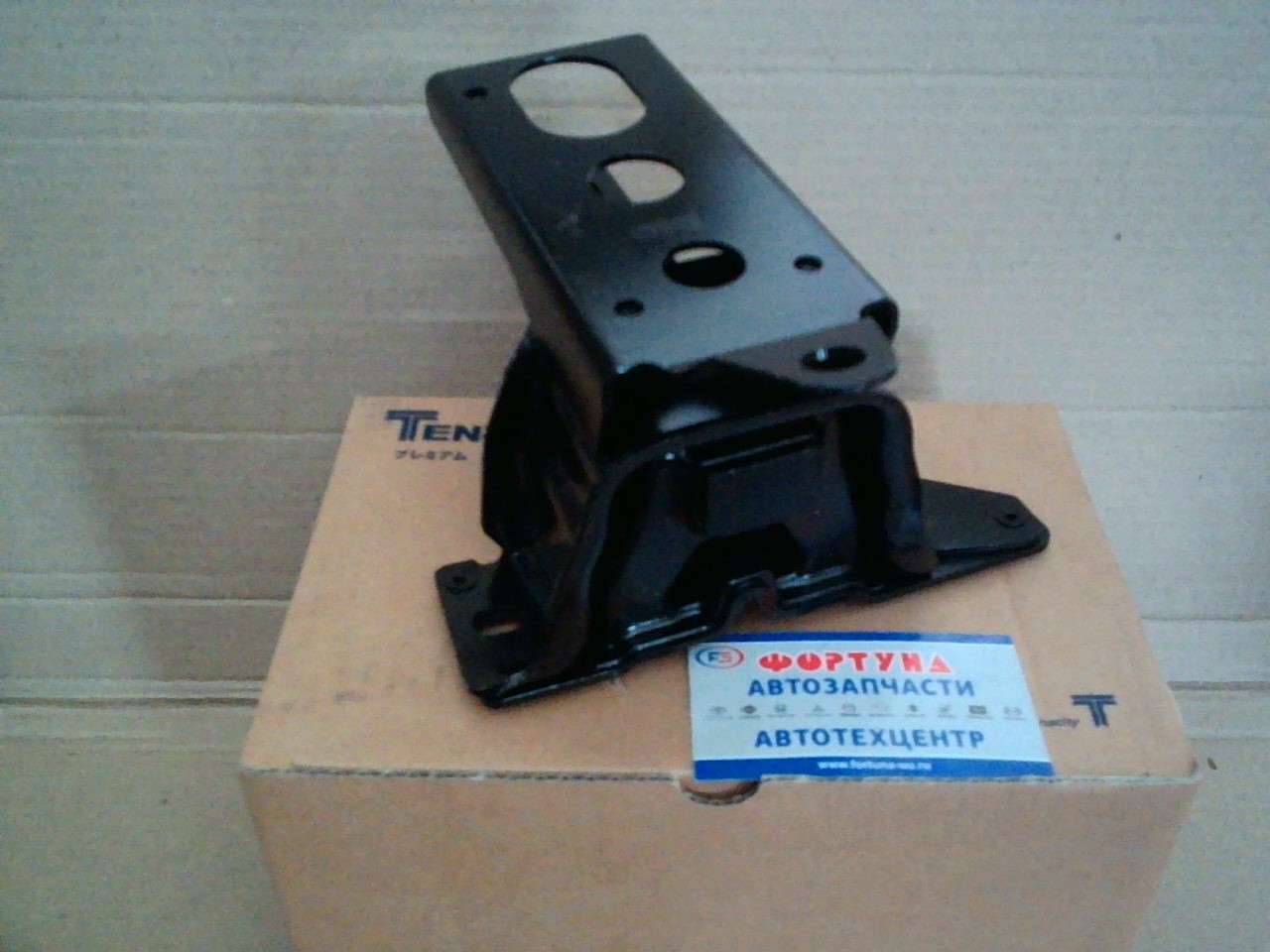 Подушка двигателя 12306-B1030/B1020/AWSDA1018  PASSO,  BB '06- PASSO,  BB,  SIRION '06- LH  TENACITY