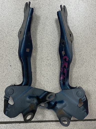 Петля капота MAZ PREMACY CREW '05 /RH+LH/ [C235-52-410+C235-52-420] [б/у]