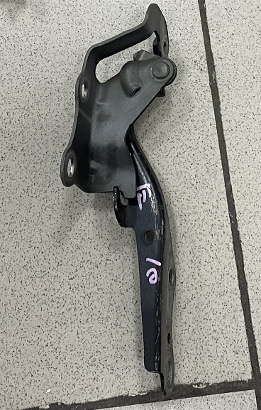 Петля капота TOY WISH ZNE10 RH [53410-68010] [б/у]