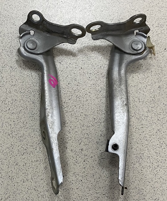 Петля капота TOY VITZ SCP10 RH+LH [53410-52010+53420-52010] [б/у]