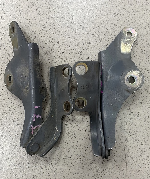 Петля капота NIS TEANA J31 '03 /RH+LH/ [65400-9Y000+65401-9Y000] [б/у]