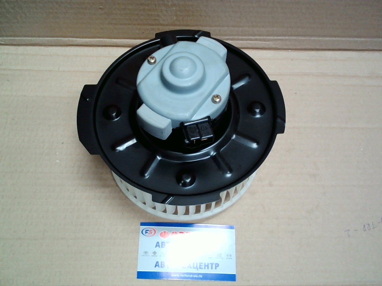 Мотор отопления салона AD-IS02 (1103014) OOtOkO /ISUZU ELF NPR/NKR 86-94 24V/ с крыльчаткой