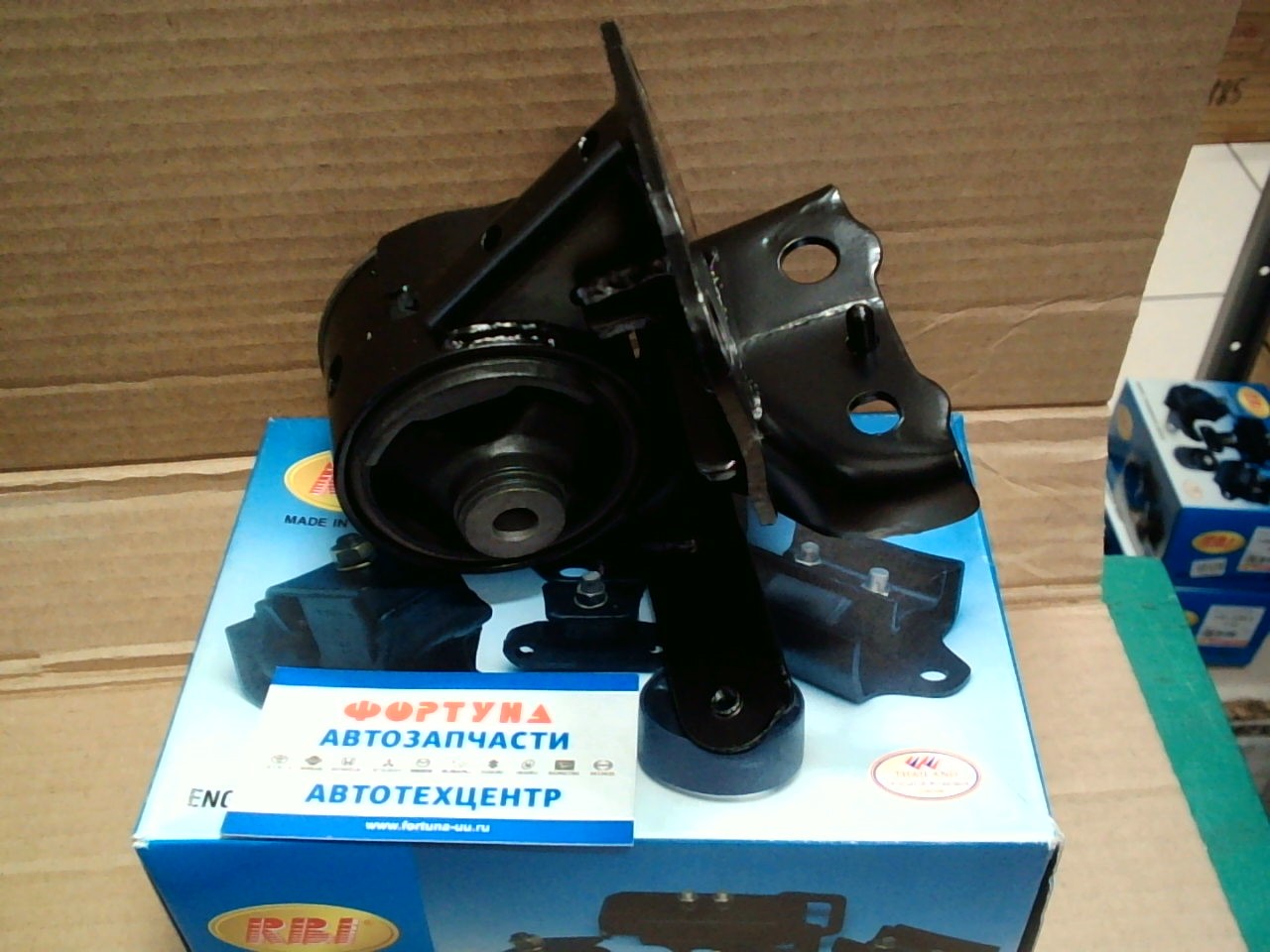 Подушка двигателя 12372-15200 (T0932LAZ) RBI /#T191,  ST210,  AT21#,  SXN10,  SXM10,  ACM10 ATM '96- LH/