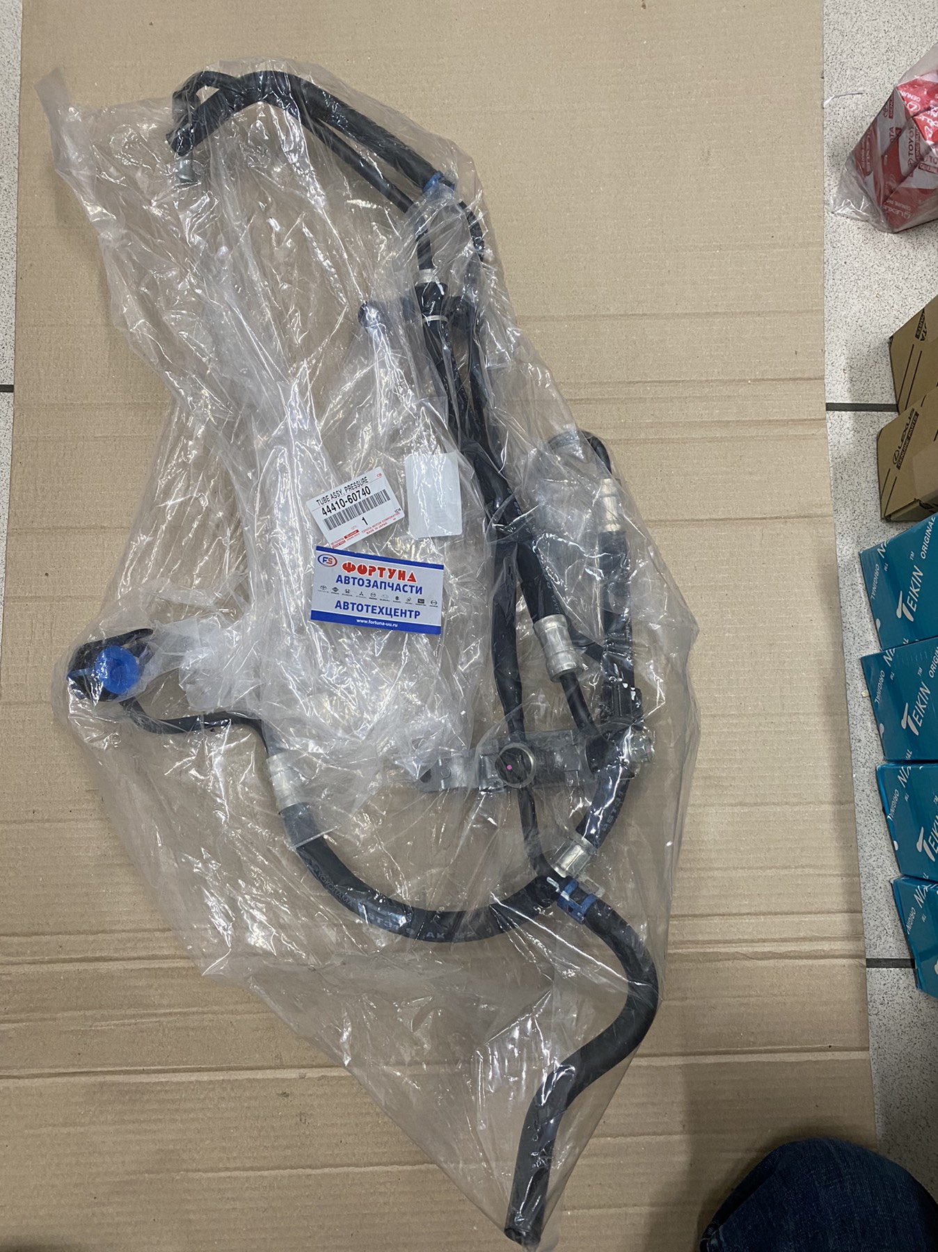 Шланг ГУР 44410-60740 TOYOTA /LC200,  LX460, LX570 1UR, 3UR '07-/