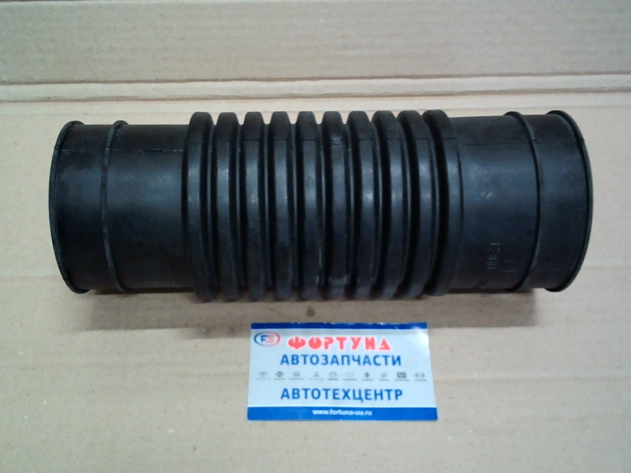 Патрубок фильтра воздушного AAHTO1029  HILUX 1KZT# '93-'05  TENACITY