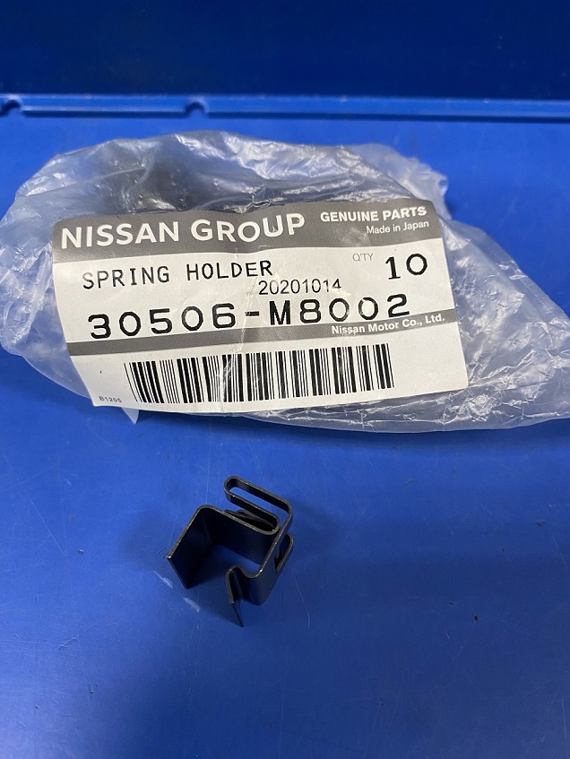 Скоба подшипника выжимного 30506-M8002 NISSAN /пружина/