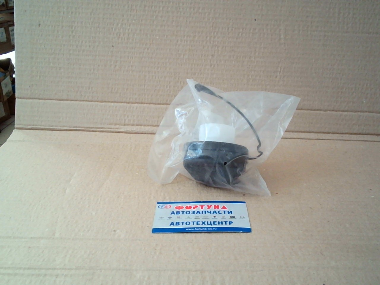 Крышка б/бака 77300-35040 TW /CAMRY #CV30,  PRADO ##J120,  LEXUS/