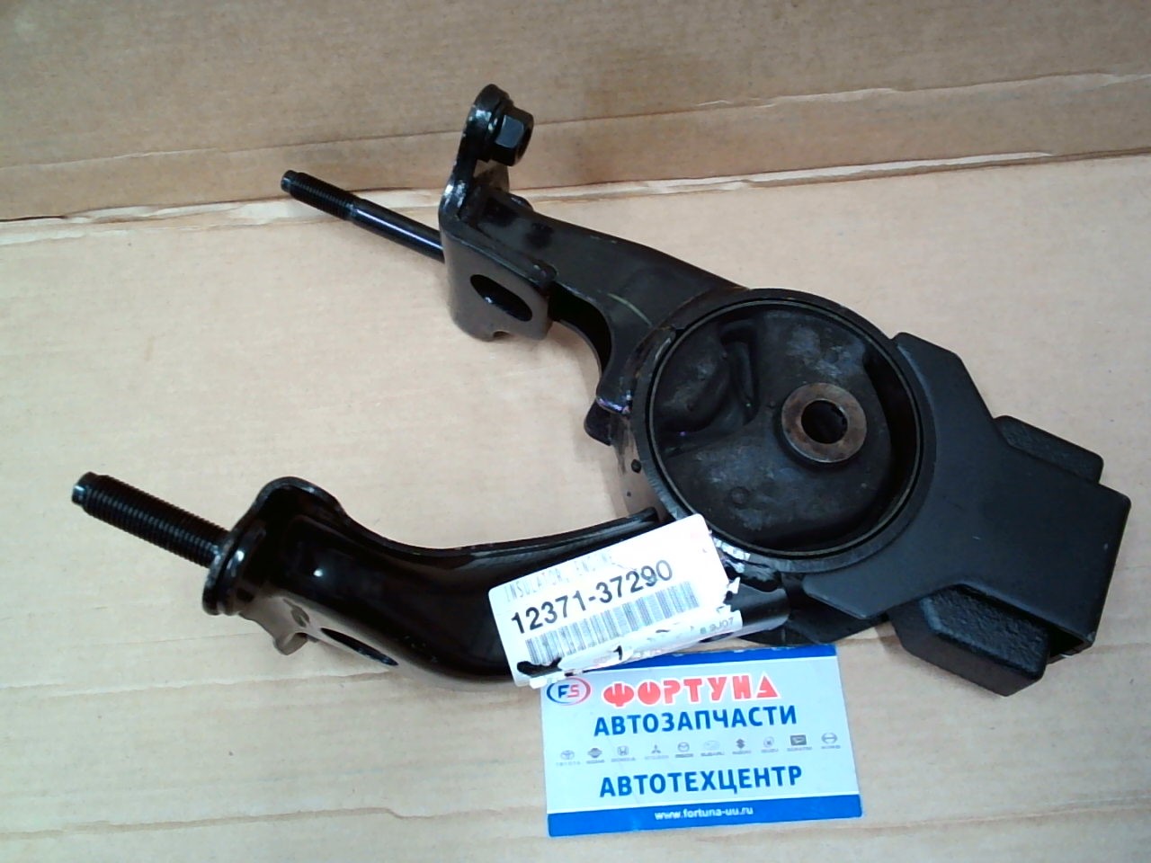 Подушка двигателя 12371-37290 TOYOTA /REAR Toyota NOAH, VOXY, ESQUIRE ZWR80 - 3ZRFAE '14-/