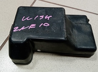 Крышка блока предохранителей TOY WISH ZNE10 [б/у]