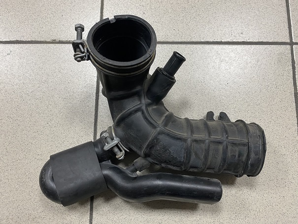 Патрубок воздушный TOY SIENTA NCP81 [б/у]