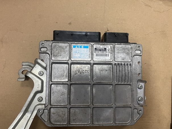 Блок управления efi TOY VITZ KSP90 '07 [89661-52C72] [б/у]