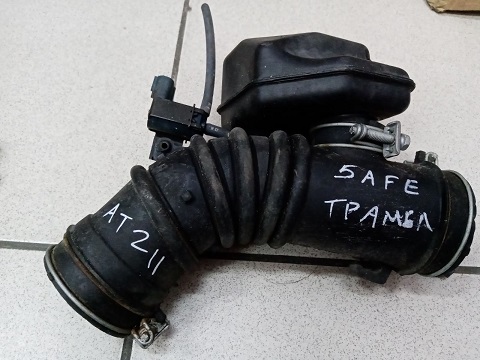 Патрубок воздушный TOY CORONA PREMIO AT211 5A траблерный [17881-16380] [б/у]