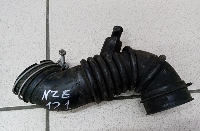 Патрубок воздушный TOY FIELDER NZE121 [17881-21030] [б/у]