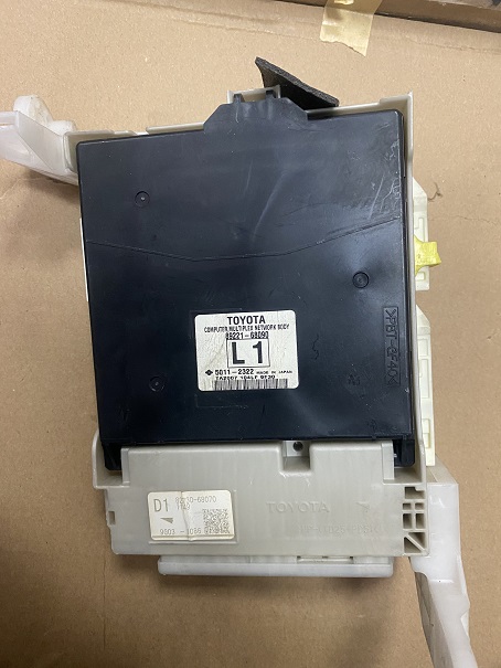 Блок предохранителей TOY WISH ZGE20 '09 [89221-68090] [б/у]