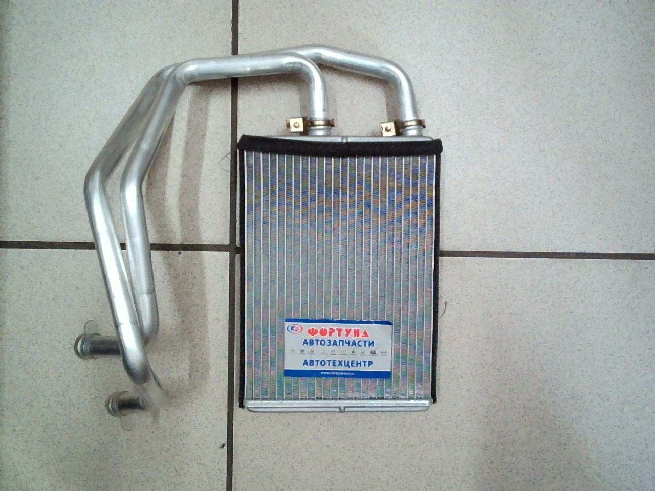 Радиатор печки HR-419S-26-K GSParts /4M50,  4M42 MITSUBISHI FUSO CANTER EURO 3 FE85/ (Левый руль),  трубки к радиатору крепятся хомутами!