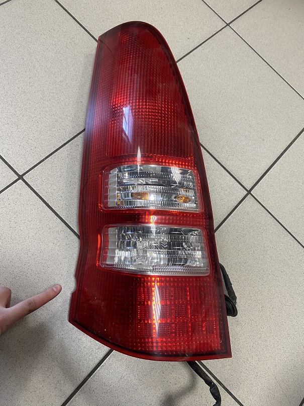 Задний фонарь NIS SERENA C24 4955 L '03- [б/у] (скол) /к/с Виталя