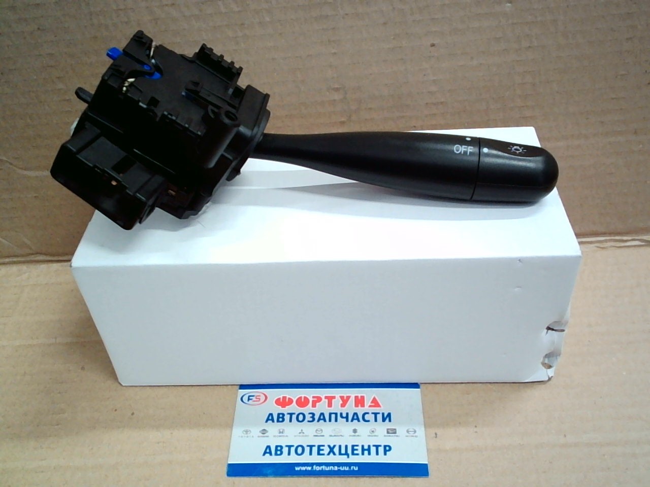 Переключатель подрулевой 84140-12530 DAGGER / COROLLA '04-,  RAUM '03-,  WISH,  RAV4 '03-/ Без туманок.(с выключателем противотуманных фа) Правый руль/