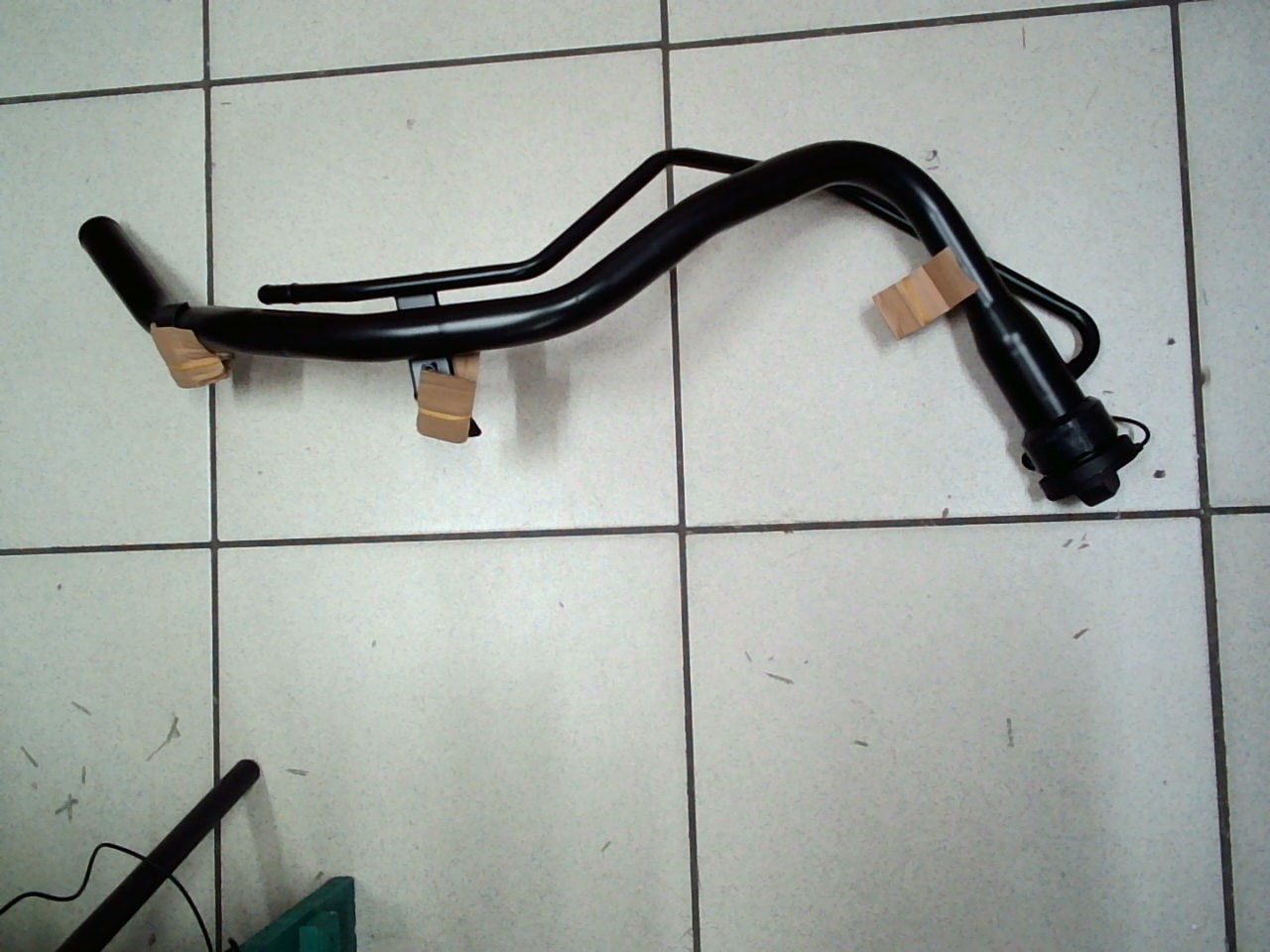 Горловина топливного бака 77201-44030 DAGGER /NADIA ACN10H,  ACN15H,  SXN10H,  SXN15H 1AZFSE,  3SFE,  3SFSE,  3CTE/