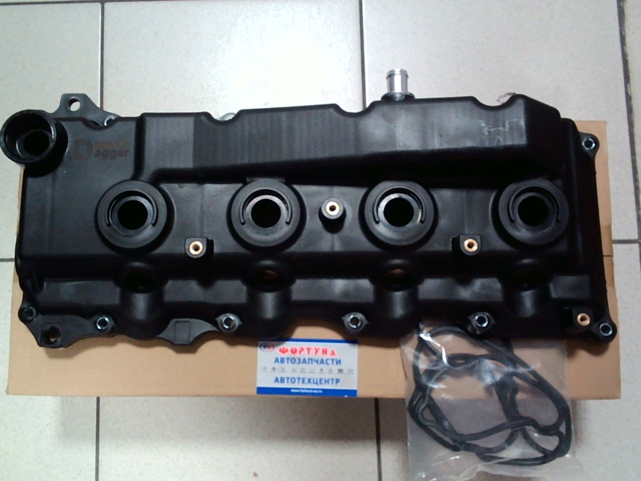 Крышка клапанов 11210-30081 DAGGER /Hiace KDH,  Prado KDJ150 1KDFTV,  2KDFTV/