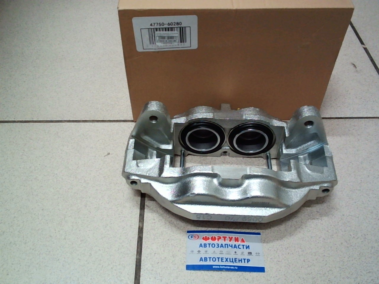 Суппорт тормозной 47730-60280 TW передний правый /L.C URJ200/