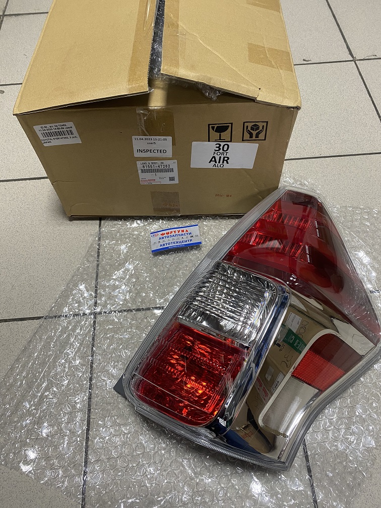 Задний фонарь TOY PRIUS Alpha ZVW41 81551-47262 RH TOYOTA 47-69/47-70 /PRIUS ALPHA ZVW40,  ZVW41/ НОВЫЙ TOYOTA