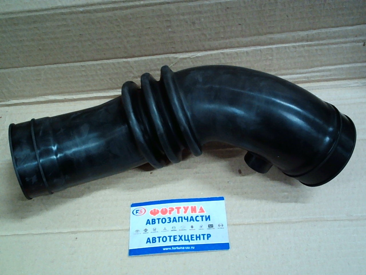 Патрубок фильтра воздушного R2S2-13-221B DAGGER /Bongo SK22L,  SK22M,  SK22T,  SK22V,  SK82L, SK82M,  SK82T,  SK82V,  SKF2L,  SKF2M,  SKF2T,  SKF2V/