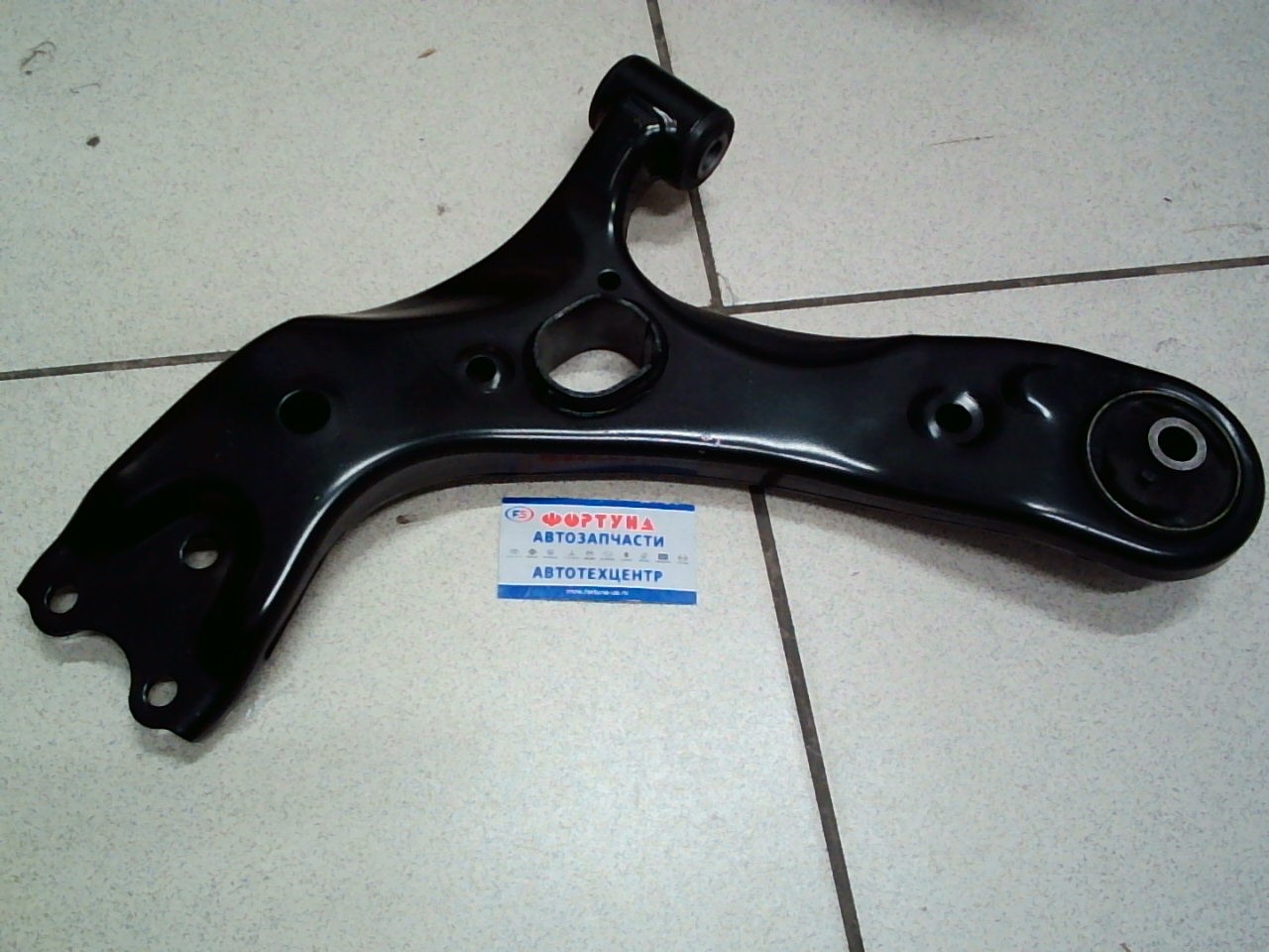 Рычаг 48069-12300 TW /Передний Левый ZRE15#/