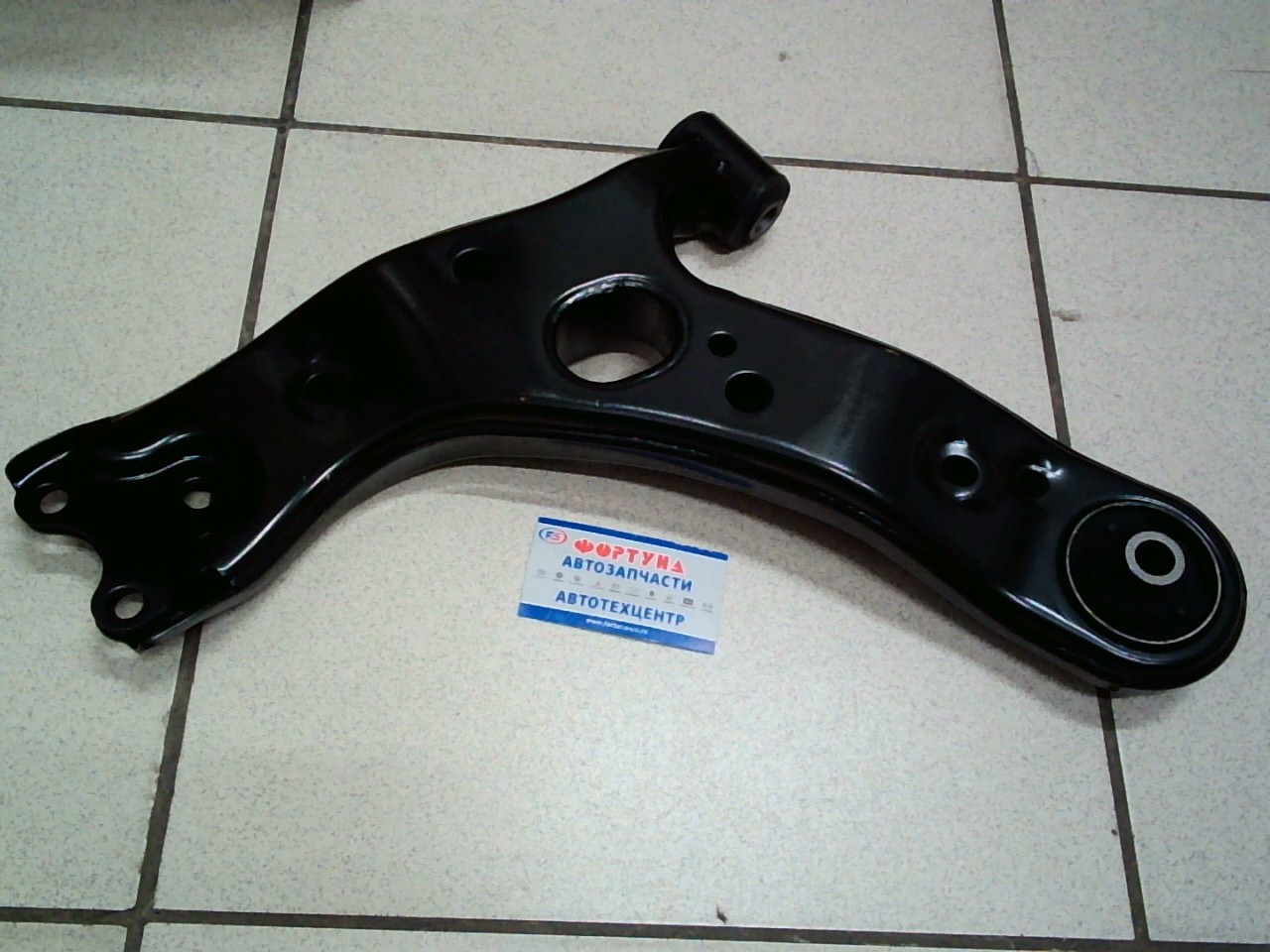 Рычаг 48068-12300 TW /Передний Правый ZRE15#/