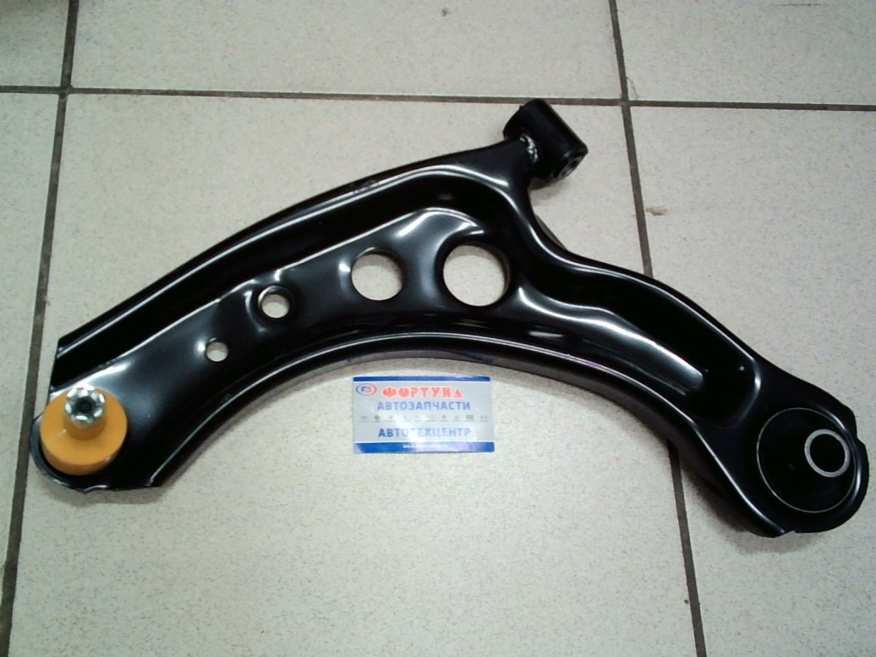 Рычаг 48069-59155 TW /Передний Левый VITZ NSP130/NCP131/KSP130 '10-, Yaris NCP15#/NSP152 '13-/