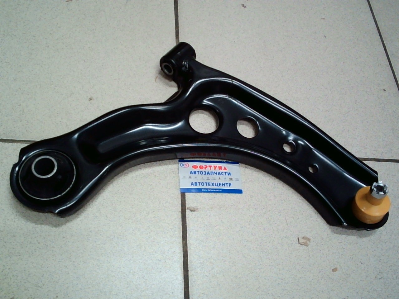 Рычаг 48068-59155 DAGGER /Передний Правый VITZ NSP130/NCP131/KSP130 '10-, Yaris NCP15#/NSP152 '13-/