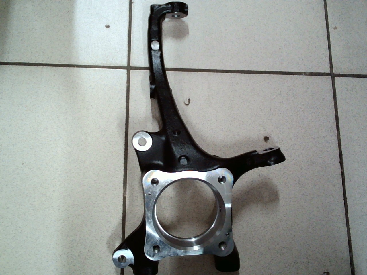 Кулак поворотный 43212-60190 TW /Левый LX570/L.C 200/