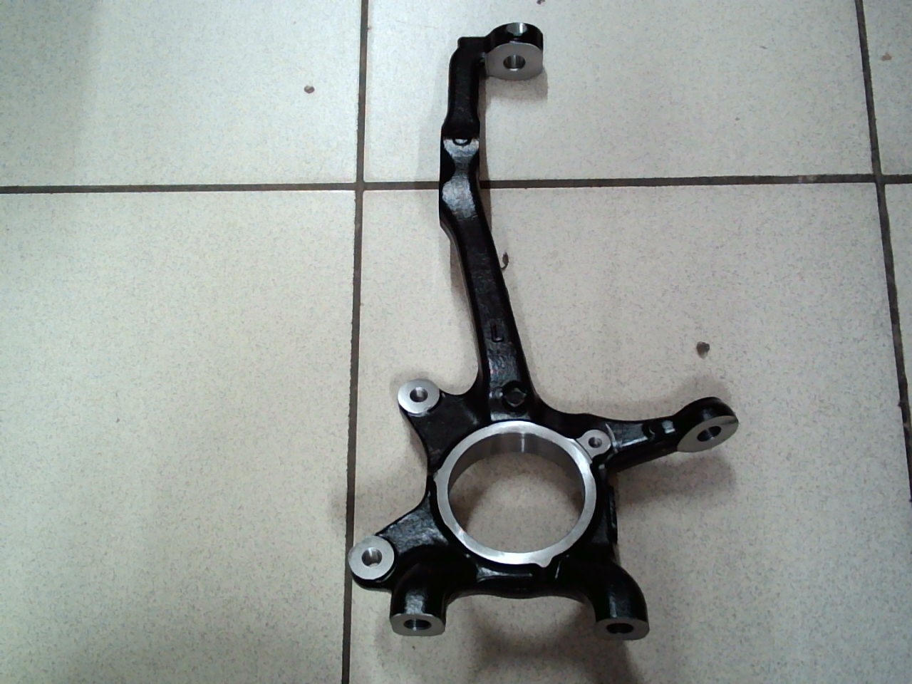 Кулак поворотный 43212-60170 TW /Левый PRADO GRJ120,  RZJ120/