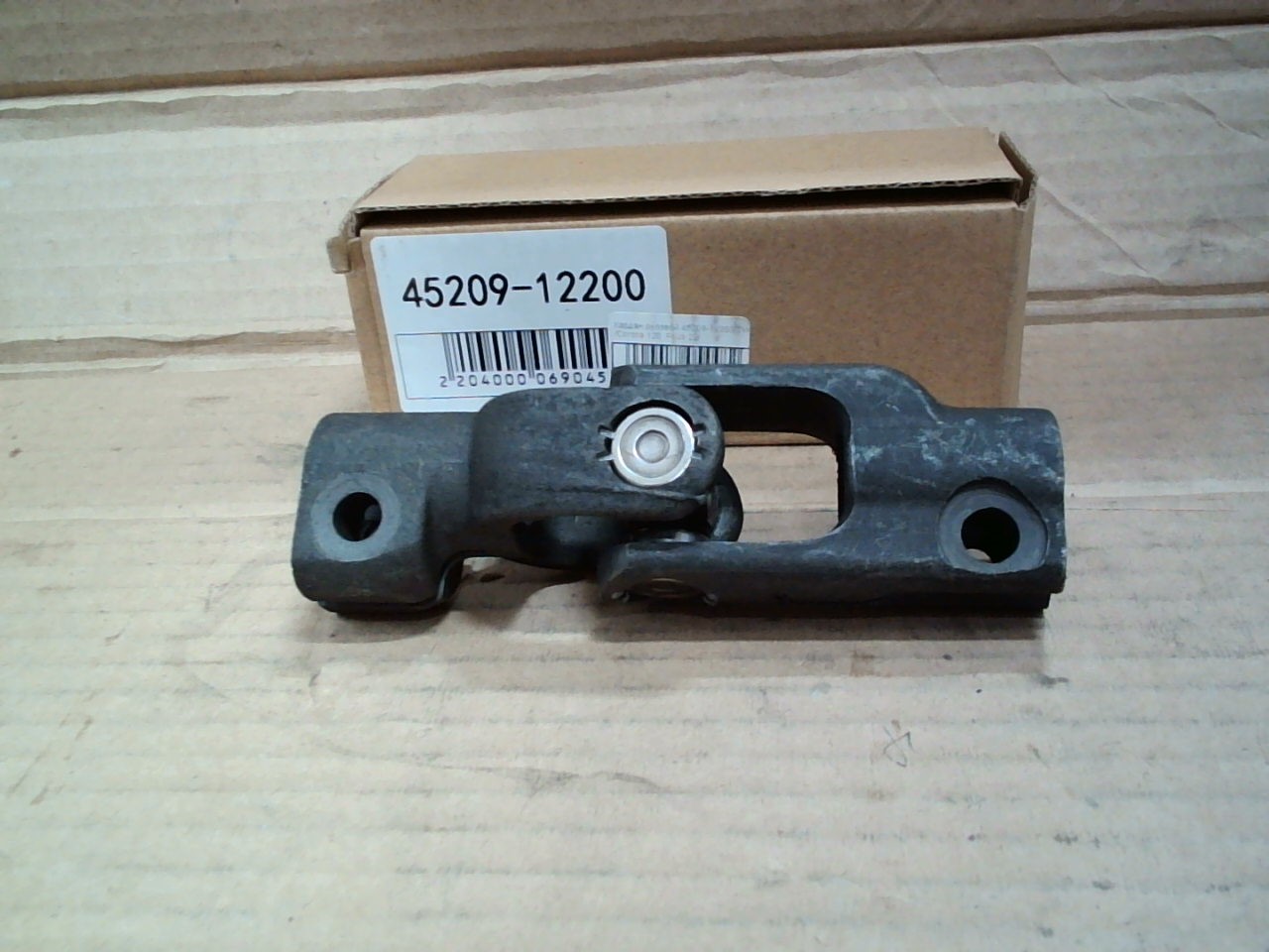 Кардан рулевой 45209-12200 TW /Corolla 120 , Prius 20/