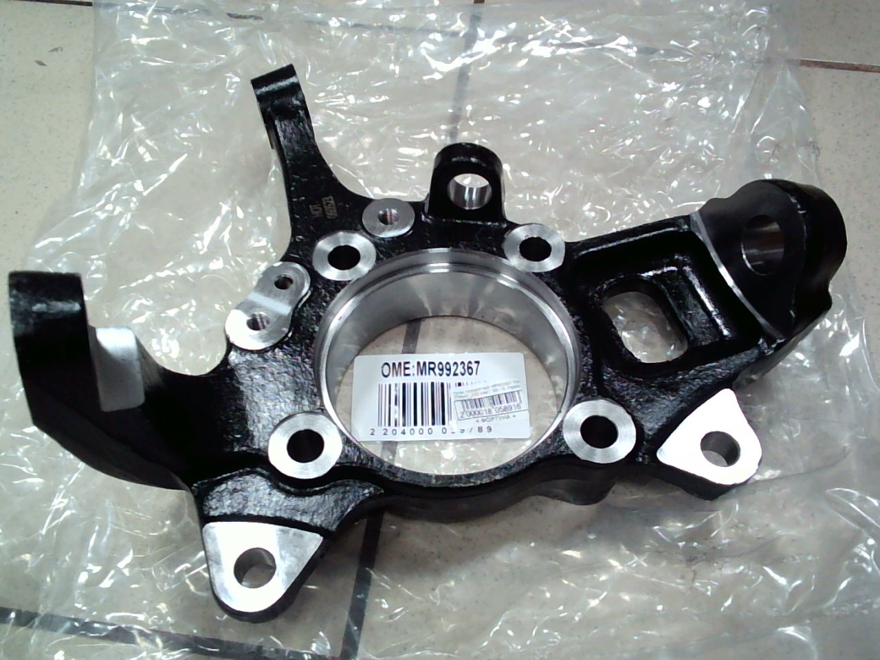 Кулак поворотный MR992367 TW /Левый L200 KA4T '05-'15,  Pajero Sport '08-/