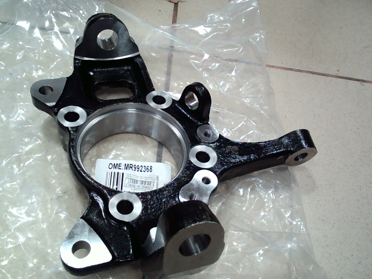 Кулак поворотный MR992368 TW /Правый L200 KA4T '05-'15,  Pajero Sport '08-/