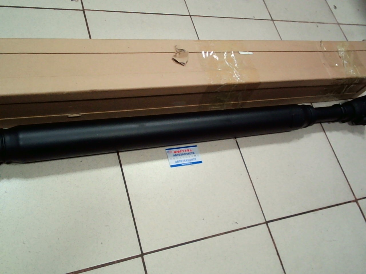 Вал Карданный 37110-60B00 TW /задний L.C URJ200,  LX570/