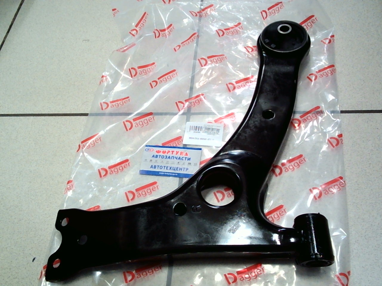 Рычаг 48068-47040/48068-47030  DAGGER /Передний Правый PRIUS 20/