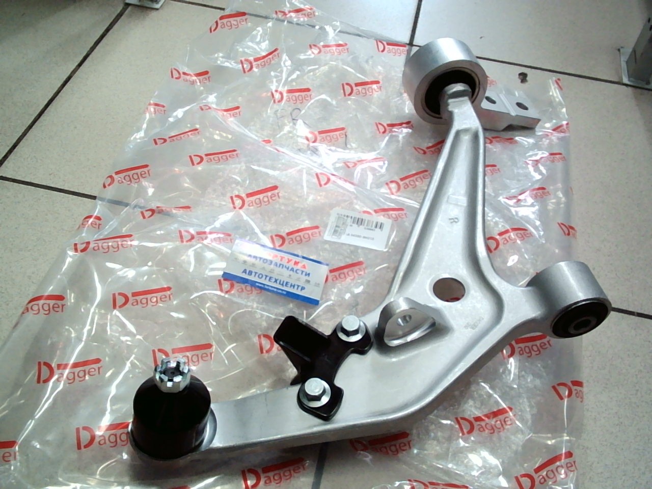Рычаг 54500-8H310 DAGGER /Передний Правый X-Trail T30/