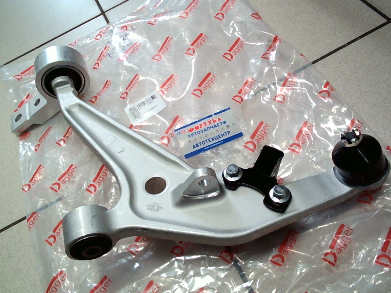 Рычаг 54501-8H310 DAGGER /Передний Левый X-Trail T30/