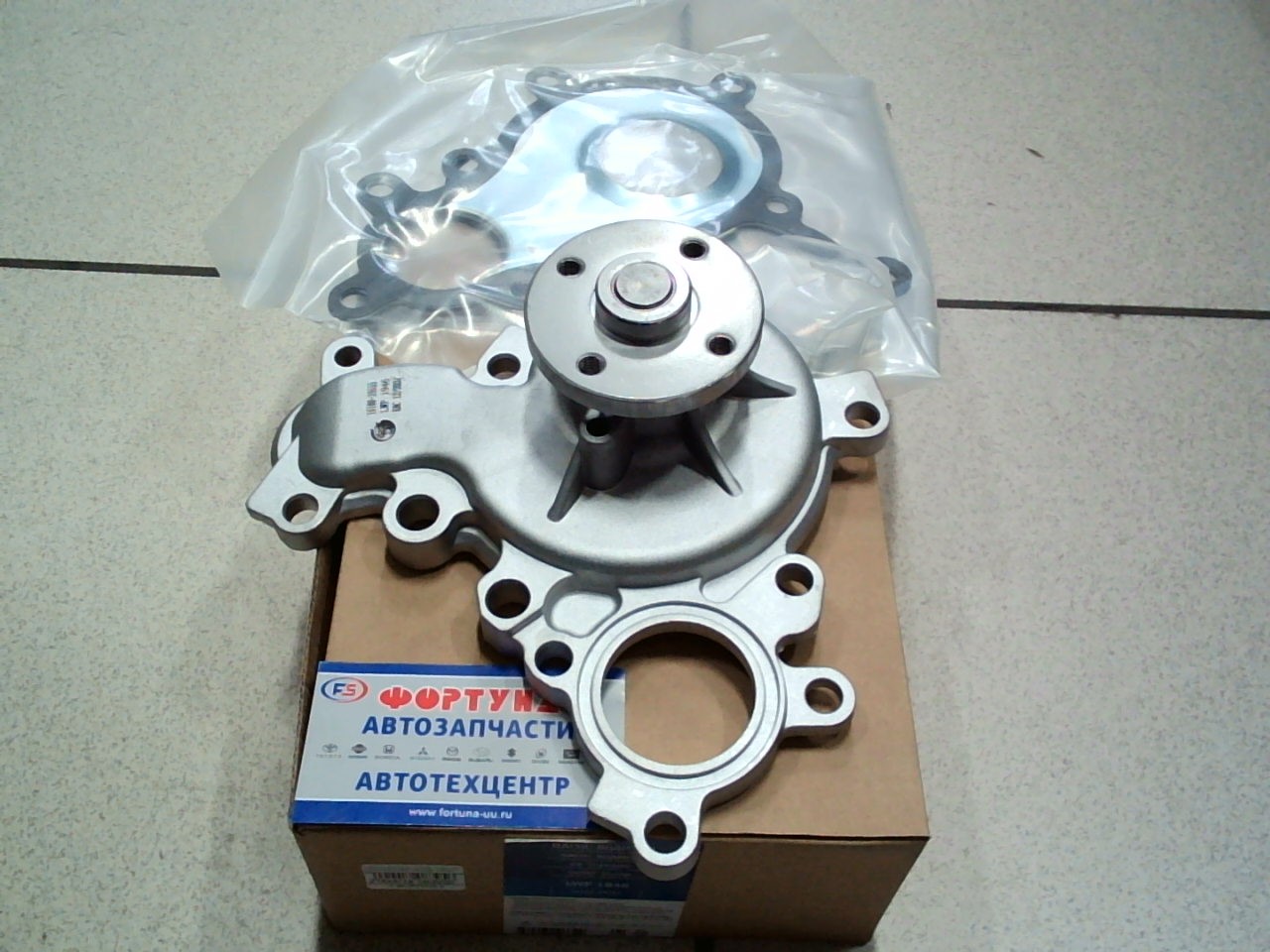 Помпа LWP1946 LUZAR (1UR-FE) /LAND CRUISER URJ20#,  GX460 '09-/