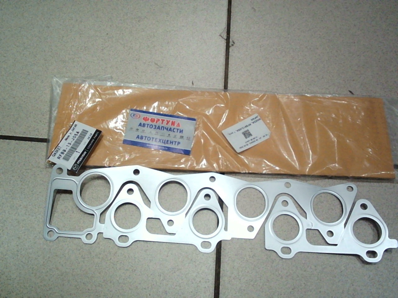 Прокладка коллектора R2,  RF-T metal [RFB9-13-J05A] MAZDA (выпускного+впуск)