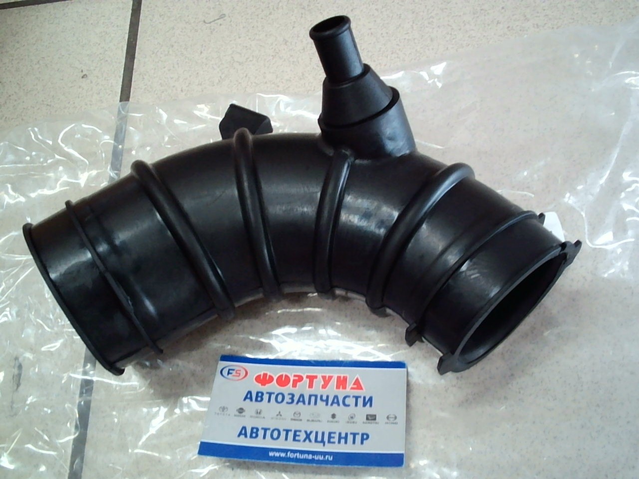 Патрубок фильтра воздушного 17881-28180 TW /Alphard,  ANH10,  ANH10W,  ANH15,  ANH15W,  Estima,  ACR30,  ACR30W,  ACR40,  ACR40W 2AZFE,  1AZFE/