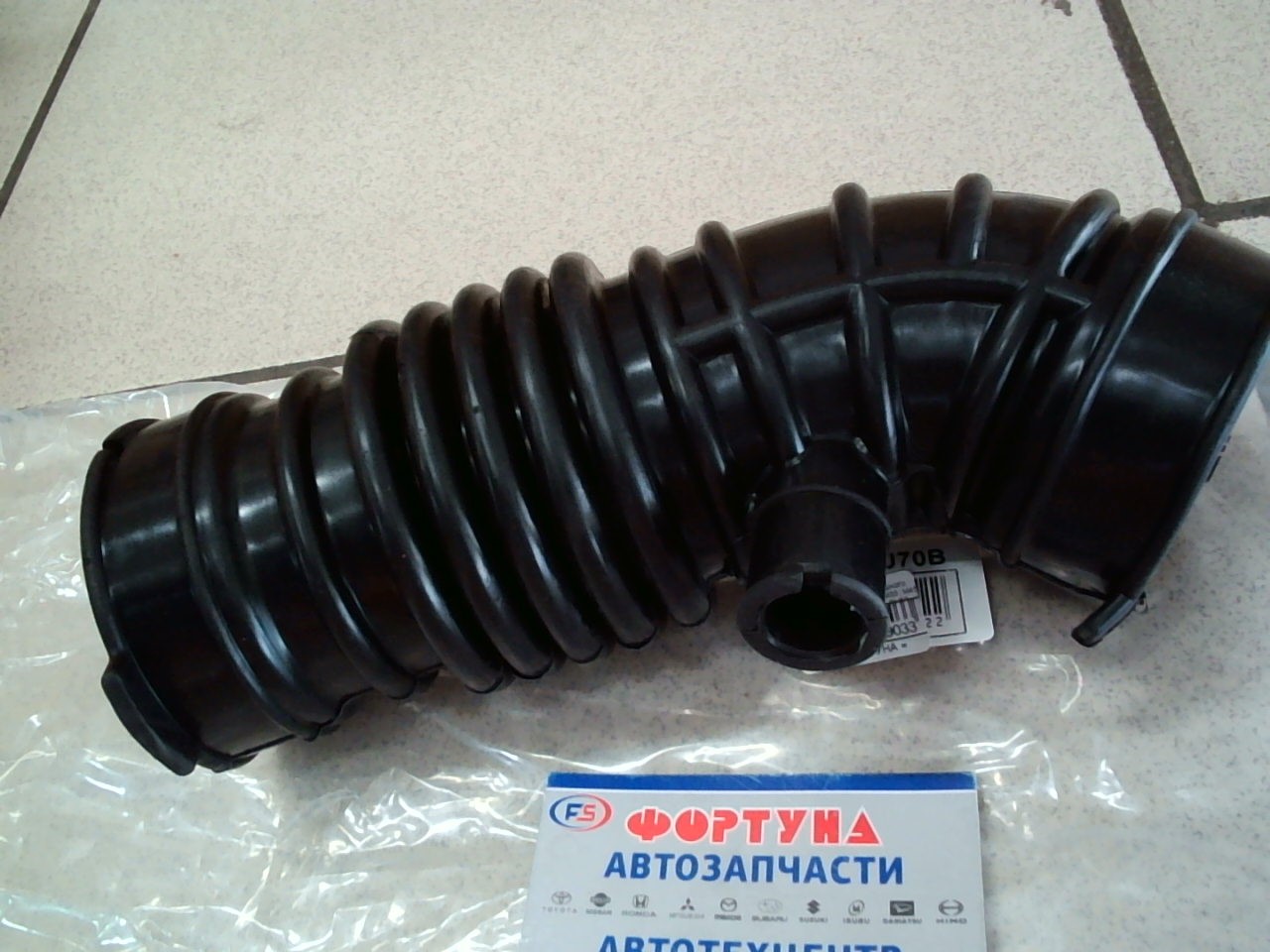 Патрубок фильтра воздушного 16576-EJ70B TW /Infiniti M35,  M45,  Y50 Nissan Fuga,  PNY50,  PY50,  Y50  VQ35DE,  VQ35HR/