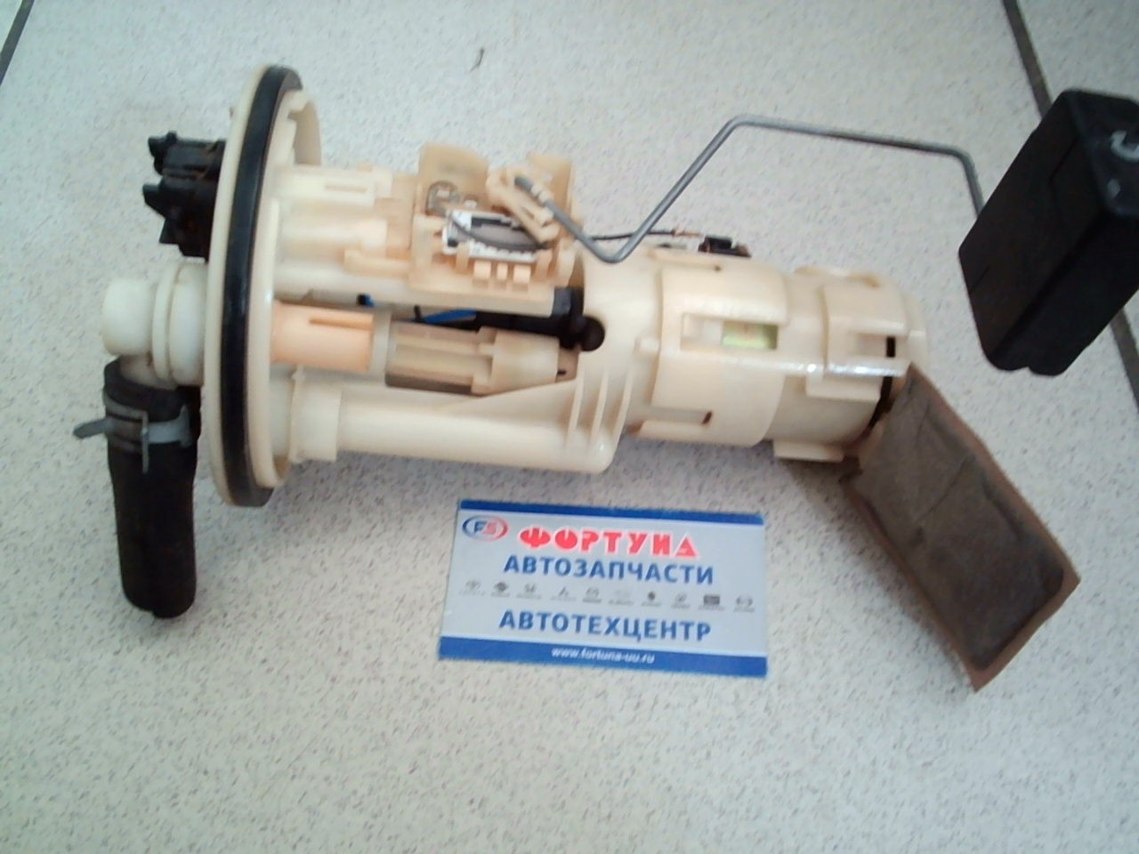 Бензонасос (в сборе) TOY PASSO KGC10 [23210-B1010] [б/у] /Колба лом/