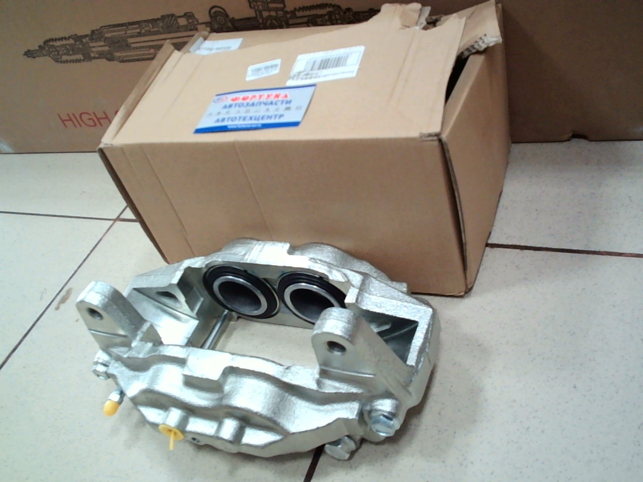 Суппорт тормозной 47750-60320 TW передний левый /Land Cruiser/LX570/LX450d GRJ200,  URJ200,  URJ202,  URJ202W,  VDJ200/