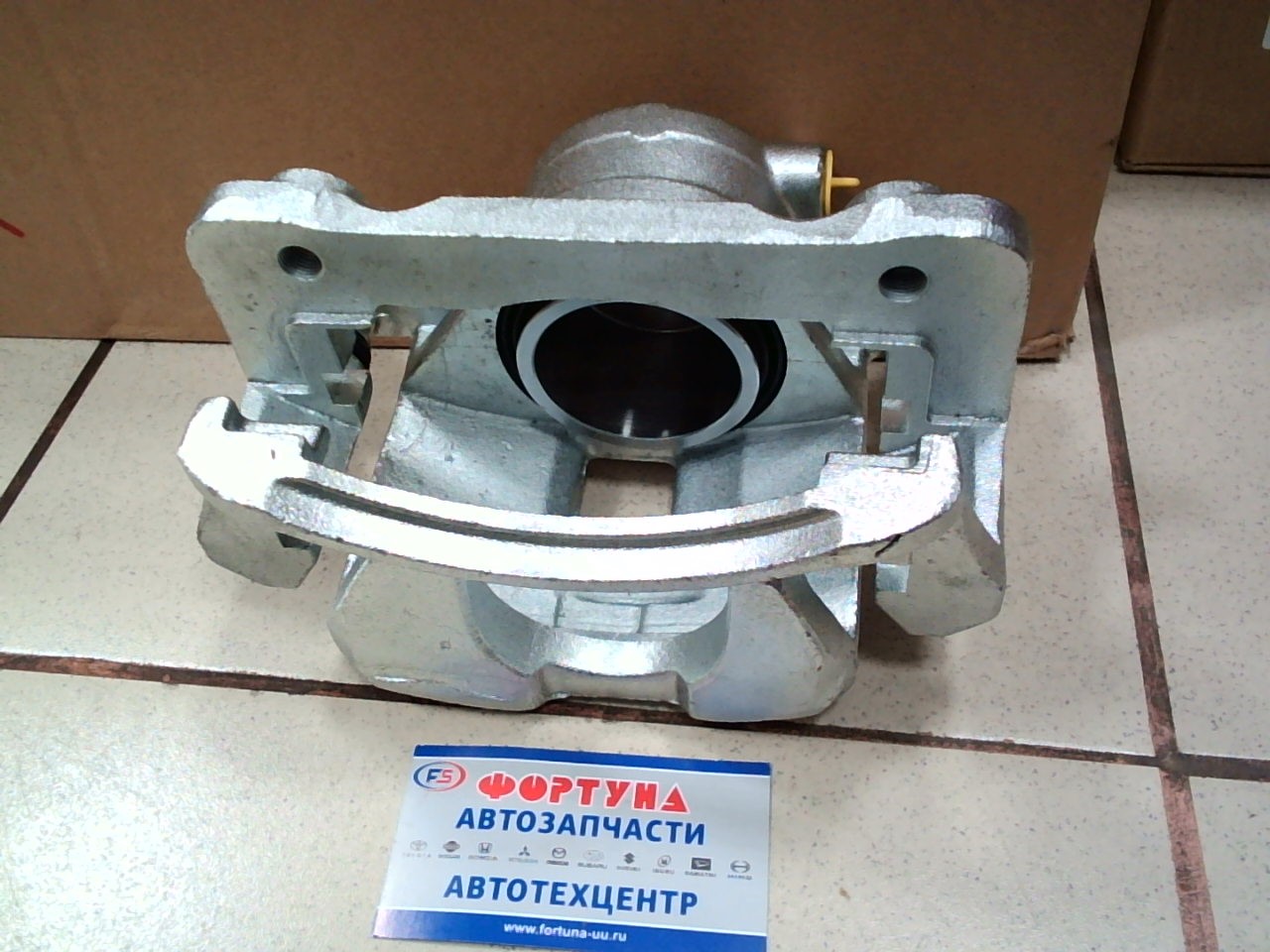 Суппорт тормозной 47750-26122, 47750-26132 TW передний левый /HIACE 106,  KDH,  TRH/