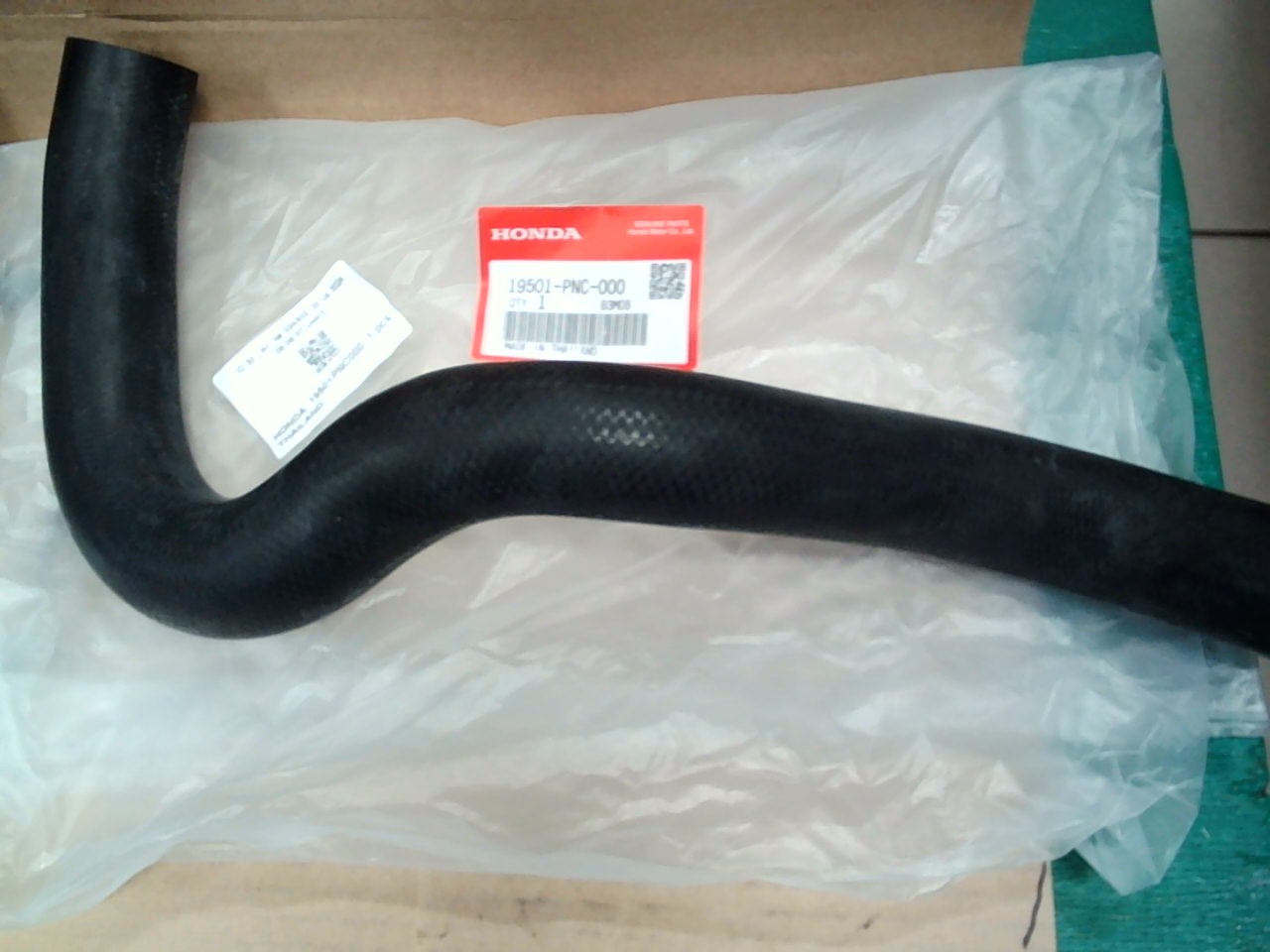 Патрубок радиатора верхний 19501-PNC-000 HONDA /UP - STEPWGN RF3 '01-'05,  K20A, K24A/