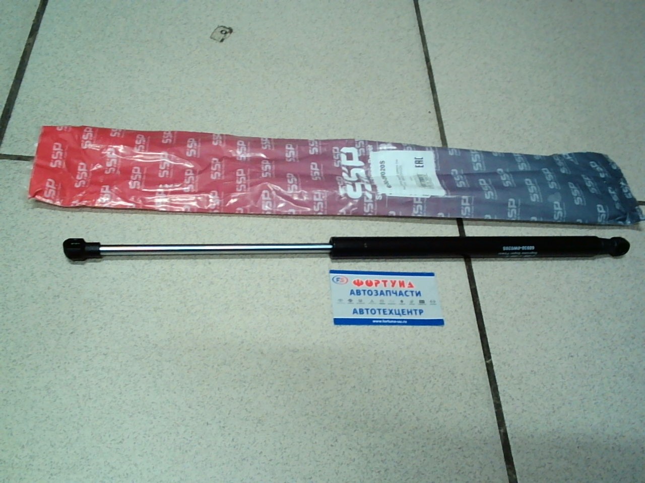 Газматики задней двери TOY LAND CRUISER PRADO 150 '09- RH=LH 68930-0W020S SSP ( на стекло )