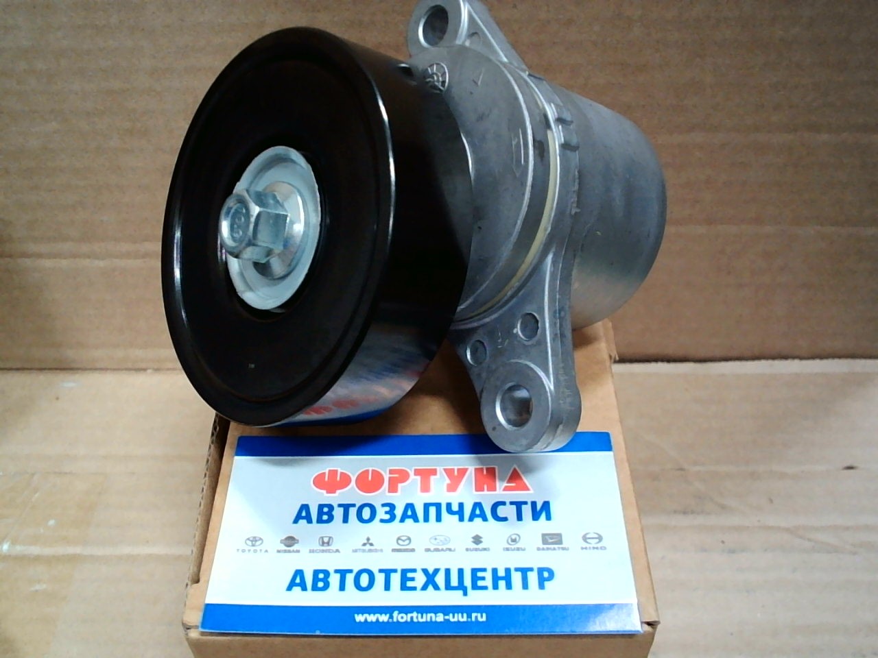 Ролик с натяжителем приводного ремня 17540-77E00 DAGGER /Escudo TD51W,  TD52W,  TD54W,  TD61W,  TD62W,  TD94W,  TL52W J20A,  M15A,  M16A/